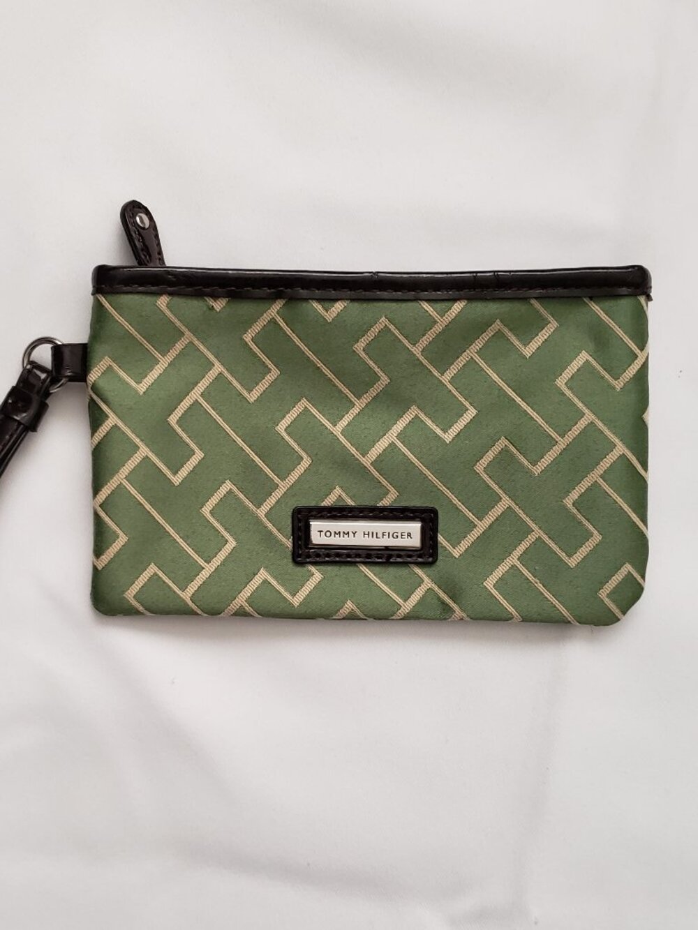 Tommy Hilfiger logo small green wristlet zipper closure